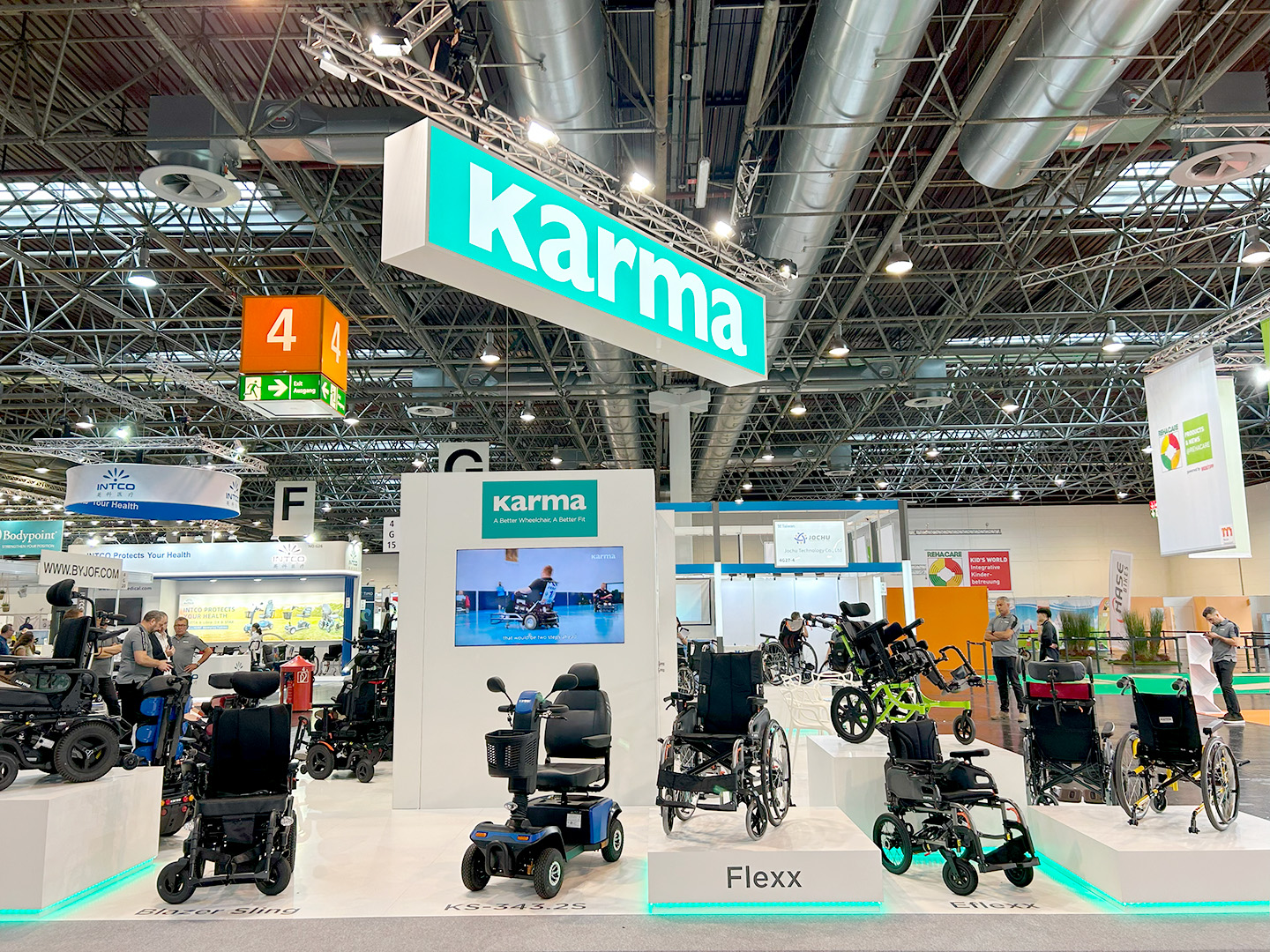 different-types-of-wheelchairs-on-the-expo