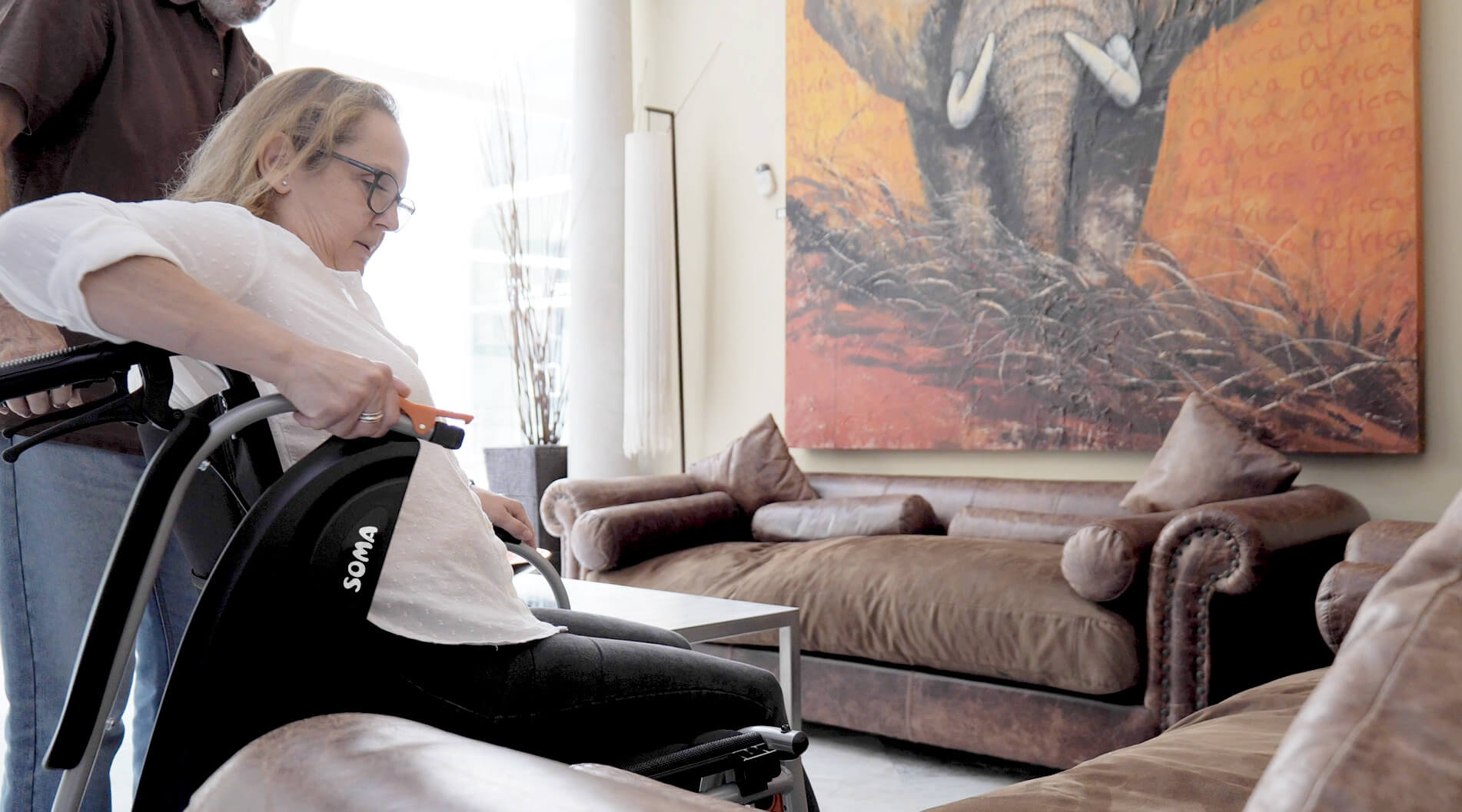 An-elder-flipping-up-the-armrest-of-a-wheelchair